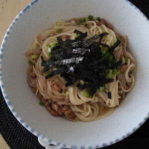 ささっと、簡単！　箸で食べる和風なめたけ納豆パスタ